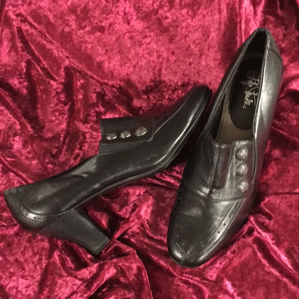 Life Stride Black 2.5” Heel, Womens Size 10W - Cleaned, Sanitized & Polished